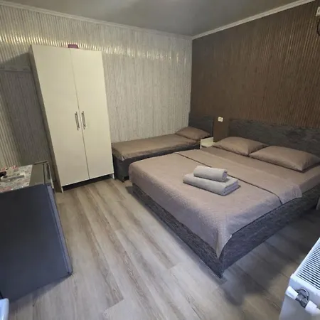 بيت ضيافة Poporului House