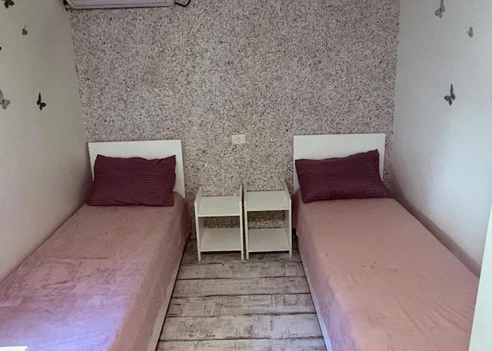 Poporului House بيت ضيافة *