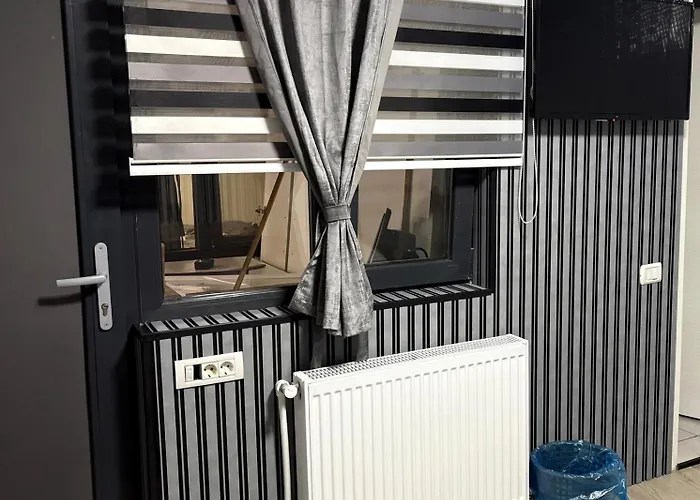 Poporului House بيت ضيافة *